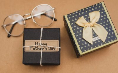 top-view-father-s-day-gifts-glasses (1)